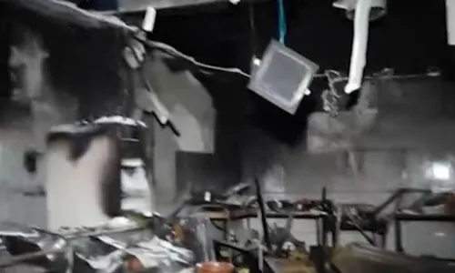 
          Imagem ilustrativa da imagem Incêndio em restaurante causa prejuízo de R$ 30 mil em Vitória. Veja imagens
          