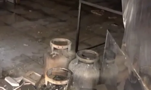 
          Imagem ilustrativa da imagem Incêndio em restaurante causa prejuízo de R$ 30 mil em Vitória. Veja imagens
          