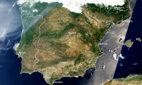 
          Imagem ilustrativa da imagem Incêndios florestais no Canadá batem recorde e fumaça chega à Europa
          