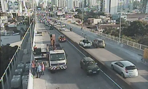 
          Imagem ilustrativa da imagem Interdição de faixa na Terceira Ponte provoca engarrafamento em Vila Velha
          