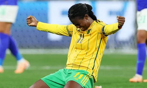 
          Imagem ilustrativa da imagem Jamaica avança na Copa em meio à crise com federação e vaquinha online
          