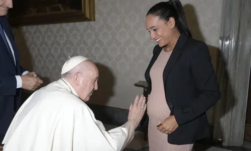 
          Imagem ilustrativa da imagem Jornalista capixaba é única brasileira na 'Aeronave Papal' da JMJ 2023
          