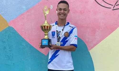 
          Imagem ilustrativa da imagem Jovem capixaba organiza rifa para seguir sonho de jogar handebol
          