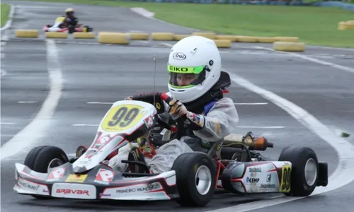 
          Imagem ilustrativa da imagem Jovem promessa do kart capixaba busca ascensão
          