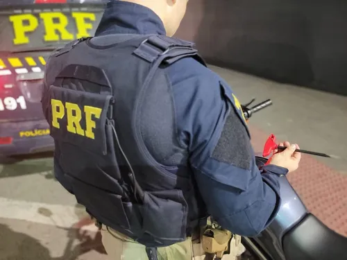 
          Imagem ilustrativa da imagem Jovem rouba moto para ir para casa no ES e é preso após perseguição
          