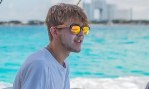 
          Imagem ilustrativa da imagem Jovem viaja para celebrar formatura e é encontrado carbonizado em fogueira
          