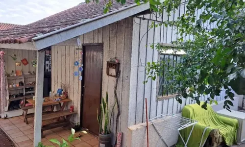 
          Imagem ilustrativa da imagem Jovens são assassinados a facadas enquanto dormiam em Londrina
          