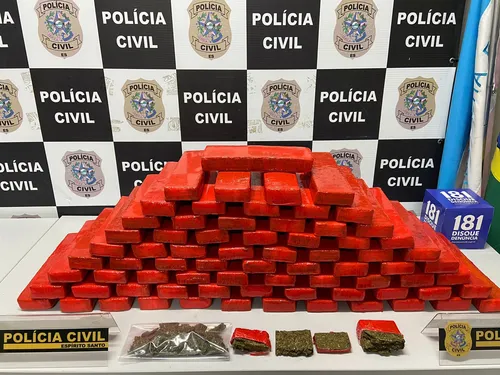 
          Imagem ilustrativa da imagem Jovens são presos com 50 quilos de maconha em Guarapari
          