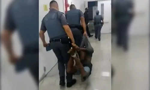 
          Imagem ilustrativa da imagem Justiça manda soltar homem negro que foi amarrado pelos pés e mãos por PMs
          