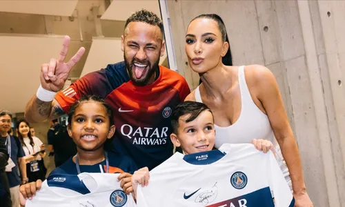 
          Imagem ilustrativa da imagem Kim Kardashian publica vídeo de seu filho dançando funk com Neymar
          