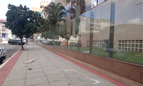 
          Imagem ilustrativa da imagem Ladrão é amarrado por moradores após roubar bolsa de adolescente em Vila Velha
          