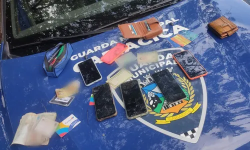
          Imagem ilustrativa da imagem Ladrões roubam carro, moto e fazem arrastão em Viana
          