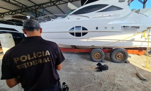 
          Imagem ilustrativa da imagem Lancha e até R$ 25,5 milhões apreendidos em operação da Polícia Federal no ES
          