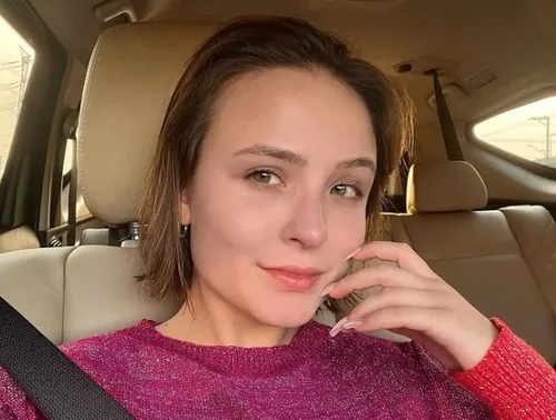 
          Imagem ilustrativa da imagem Larissa Manoela não tinha plano de saúde nem conta bancária, dizem advogados
          