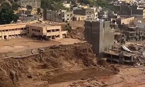 
          Imagem ilustrativa da imagem Líbia tem 10 mil desaparecidos e "cidade fantasma" após tempestade que matou 2 mil
          