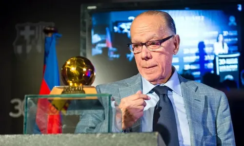 
          Imagem ilustrativa da imagem Luis Suárez, único espanhol a vencer a Bola de Ouro, morre aos 88 anos
          