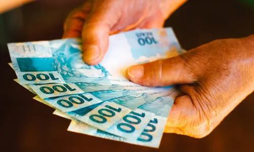 
          Imagem ilustrativa da imagem Lula eleva para R$ 600 mínimo que bancos não podem tomar de superendividados
          