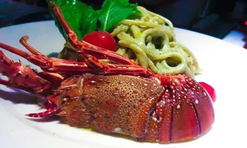 
          Imagem ilustrativa da imagem Luta para incluir camarão e filé mignon na cesta básica
          