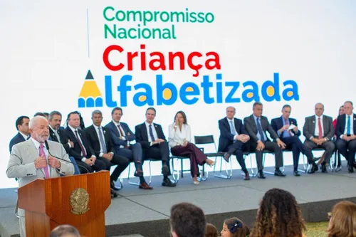 
          Imagem ilustrativa da imagem MEC deve investir R$ 3 bilhões para alfabetização na idade certa
          