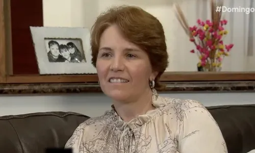 
          Imagem ilustrativa da imagem Mãe de Larissa Manoela ri de acusação: "Não teria R$ 10? Você acredita nisso?"
          