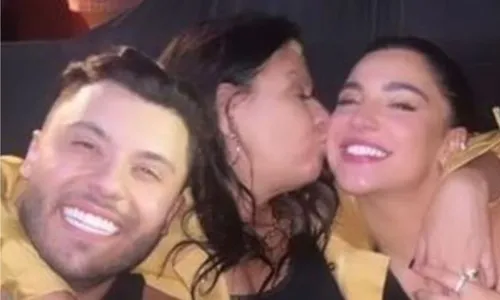 
          Imagem ilustrativa da imagem Mãe de Marília Mendonça posta foto com namorada de Murilo Huff
          