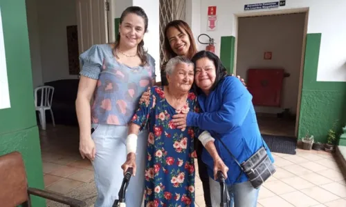 
          Imagem ilustrativa da imagem Mãe e filha têm reencontro emocionante após 36 anos no ES
          