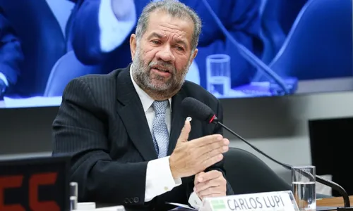 
          Imagem ilustrativa da imagem Mais 1 milhão na fila do INSS este mês
          