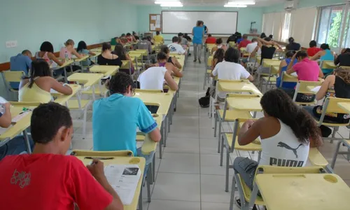 
          Imagem ilustrativa da imagem Mais de 24 mil vagas com salários de até R$ 21 mil
          