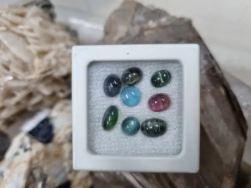 
          Imagem ilustrativa da imagem Mais de 30 pedras preciosas encontradas no ES
          