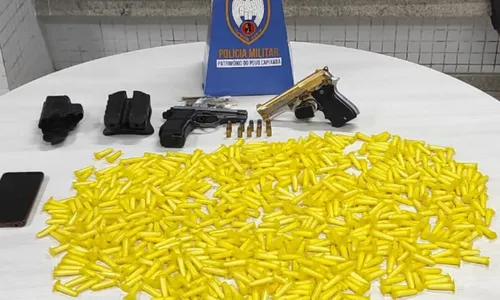 
          Imagem ilustrativa da imagem Mais de 600 pinos de cocaína são apreendidos em guarda-roupas em Cariacica
          