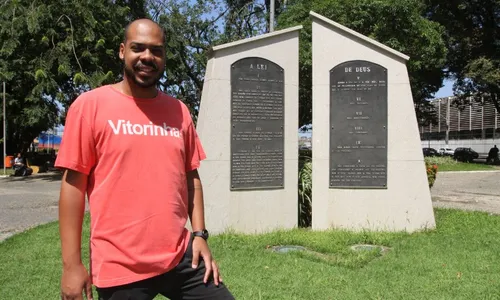 
          Imagem ilustrativa da imagem Mandamentos viram tema de obra no Centro
          