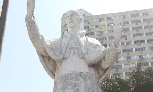 
          Imagem ilustrativa da imagem Mandamentos viram tema de obra no Centro
          