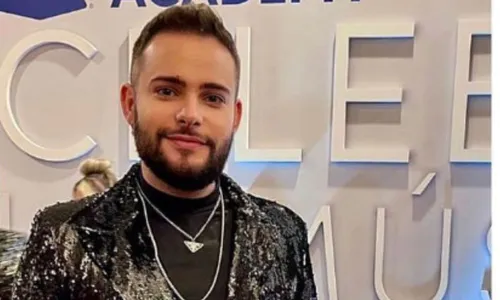 
          Imagem ilustrativa da imagem Maquiador de Marília e Maiara e Maraisa morre após descobrir doença
          