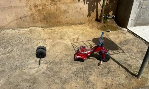 
          Imagem ilustrativa da imagem Marido é preso após usar triciclo do filho para agredir a mulher
          