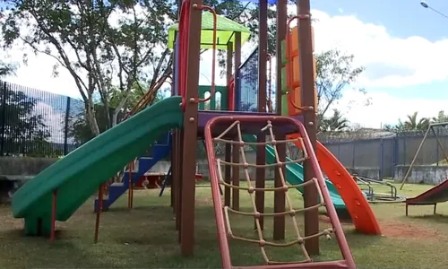 
          Imagem ilustrativa da imagem Menino de 7 anos morre após sofrer queda em brinquedo de escola
          