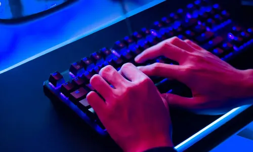 
          Imagem ilustrativa da imagem Menor é apreendido suspeito de 'escravizar' e abusar de meninas no Discord
          