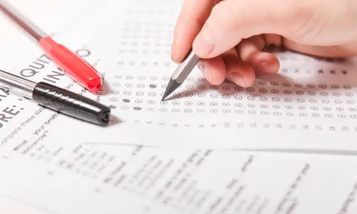 
          Imagem ilustrativa da imagem Milionário é reprovado no vestibular após 27 tentativas e cogita desistir
          