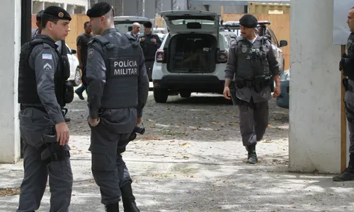 
          Imagem ilustrativa da imagem Militares fora da disputa?
          