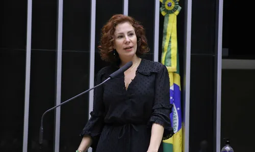 
          Imagem ilustrativa da imagem Ministro do TSE envia ação contra Carla Zambelli para Justiça de SP
          