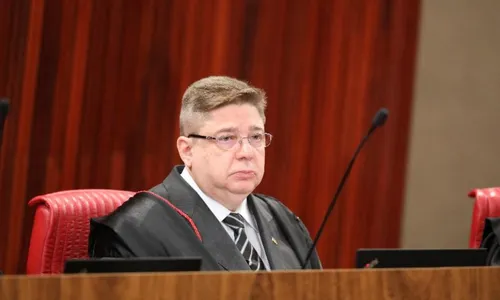 
          Imagem ilustrativa da imagem Ministro vota contra inelegibilidade de Bolsonaro. Acompanhe o julgamento
          