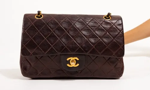 
          Imagem ilustrativa da imagem Moda de segunda mão ganha o mercado de luxo
          