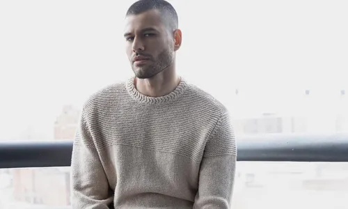 
          Imagem ilustrativa da imagem Modelo que saiu do porta-malas de Ronaldo revela assédio após repercussão
          