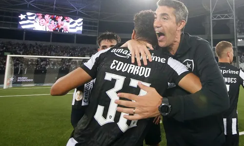 
          Imagem ilustrativa da imagem Momento histórico do Fogão empolga elenco
          