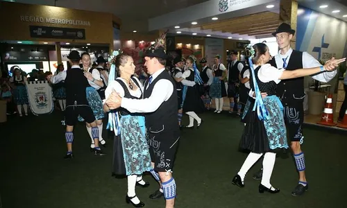 
          Imagem ilustrativa da imagem Moqueca e shows de graça neste domingo na Feira dos Municípios
          