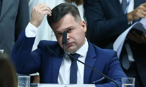 
          Imagem ilustrativa da imagem Moraes apontou "condutas gravíssimas" ao determinar prisão de ex-diretor da PRF
          