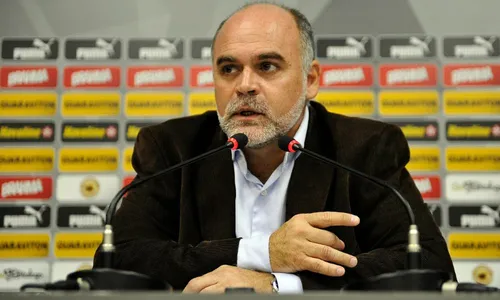 
          Imagem ilustrativa da imagem Morre Maurício Assumpção, ex-presidente do Botafogo
          