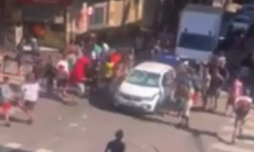 
          Imagem ilustrativa da imagem Motorista de aplicativo é agredido e tem carro depredado na cracolândia
          