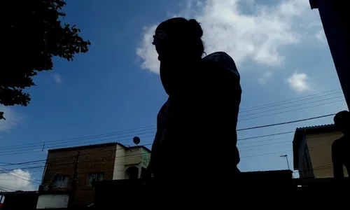 
          Imagem ilustrativa da imagem Motorista de aplicativo é feito refém durante assalto na Serra
          