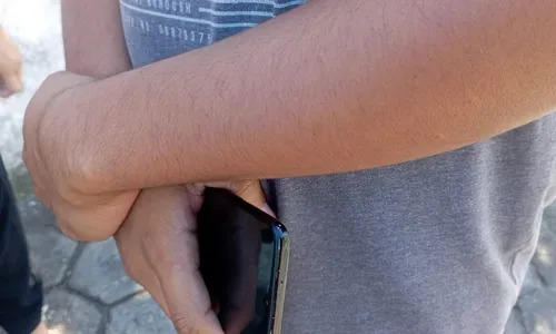 
          Imagem ilustrativa da imagem Motorista de aplicativo é sequestrado e amarrado durante assalto na Serra
          