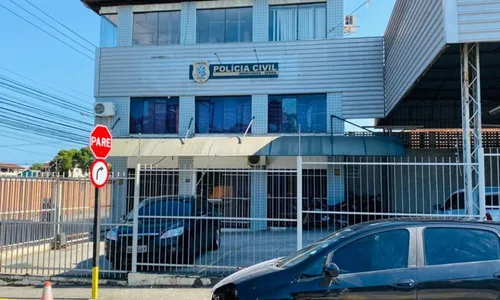 
          Imagem ilustrativa da imagem Motorista pisca farol para pedir passagem e é baleado na Serra
          